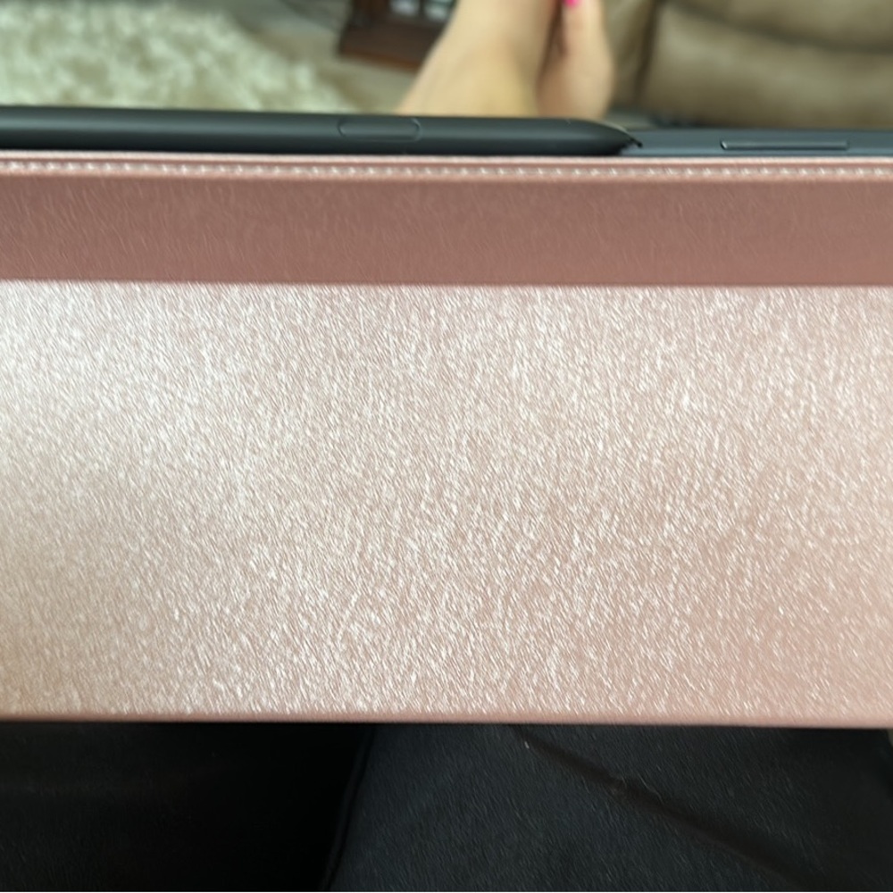 It’s a Samsung tab 6 lite works great